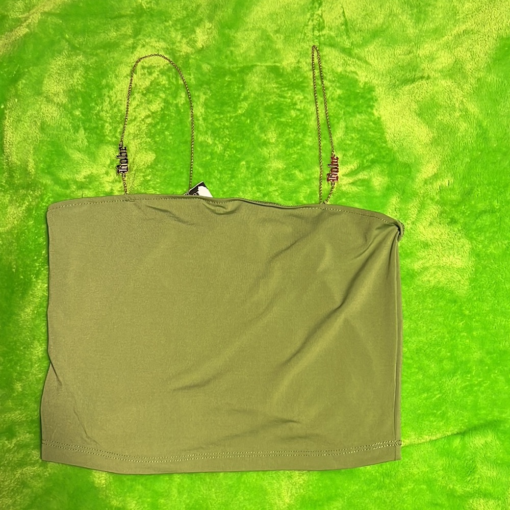 Cute olive green crop top. Has gold straps with the word ‘Babe’. Stretchy.
